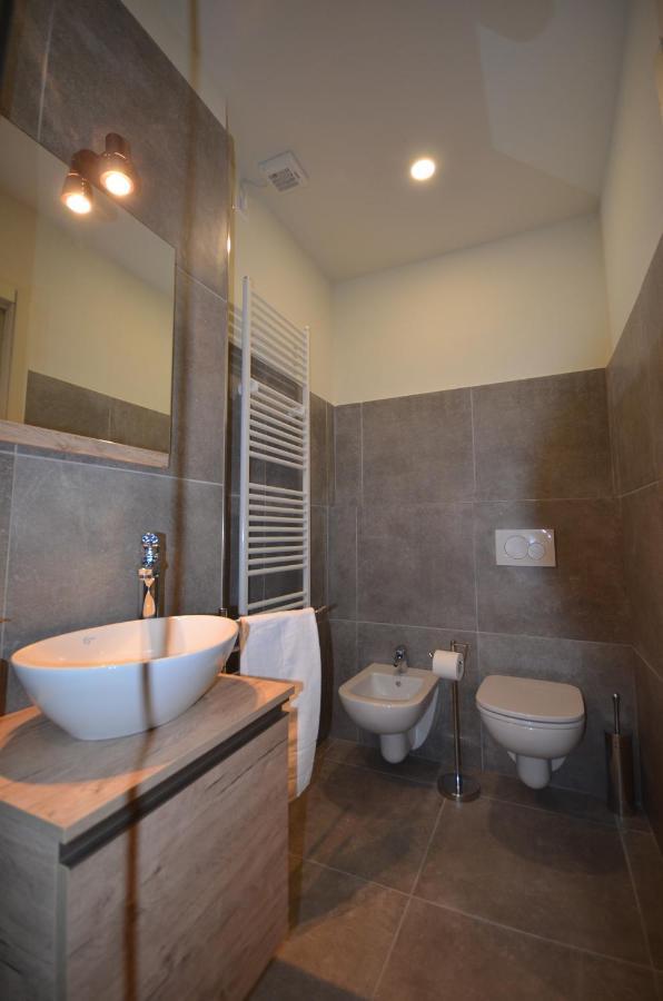 Varennahouse Aston Apt Villa Luaran gambar