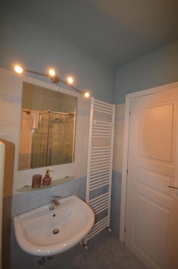 Varennahouse Aston Apt Villa Luaran gambar